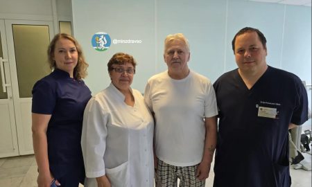 Врачи с пациентом