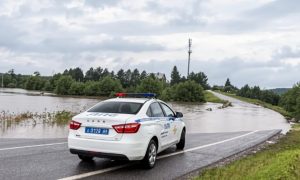 ГАИ перекрыла дорогу к затопленным населённым пунктам в Свердловской области