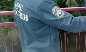 Сотрудник МЧС на работе