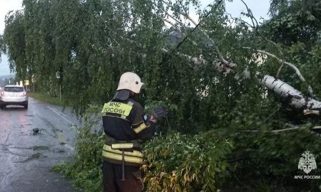 МЧС устраняет последствия урагана