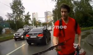 Напавший на автобус мужчина