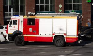 Пожарный автомобиль на выезде