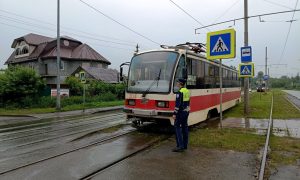 Сотрудник ГАИ на месте аварии