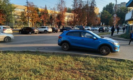 Автомобиль на дороге