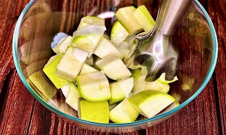 яблоки в миске
