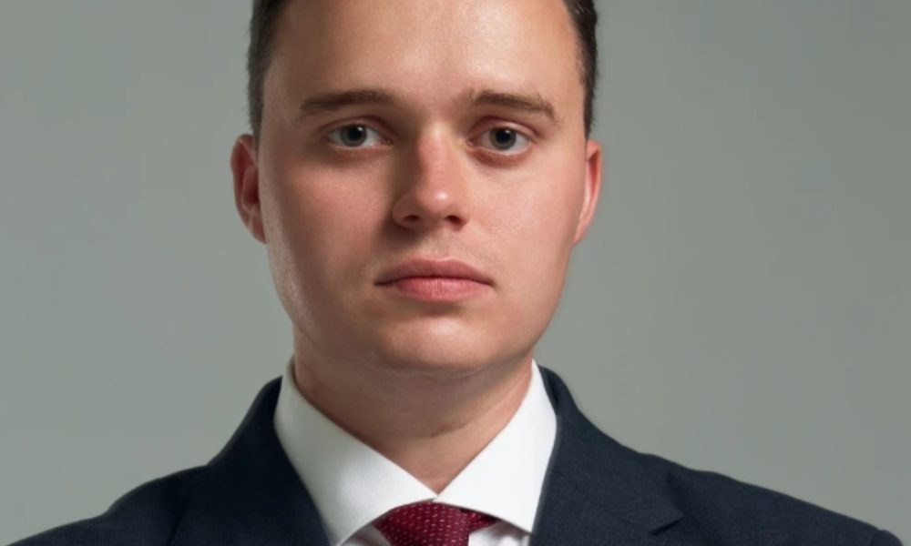 замминистра Артём Белоусов.