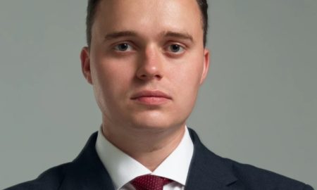 замминистра Артём Белоусов.