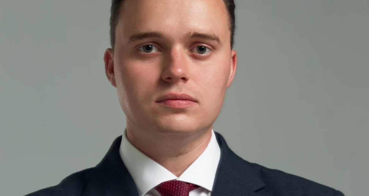 замминистра Артём Белоусов.