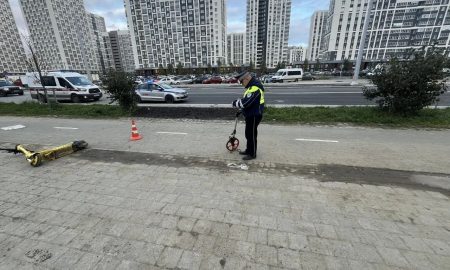 Сотрудники ГАИ на месте аварии