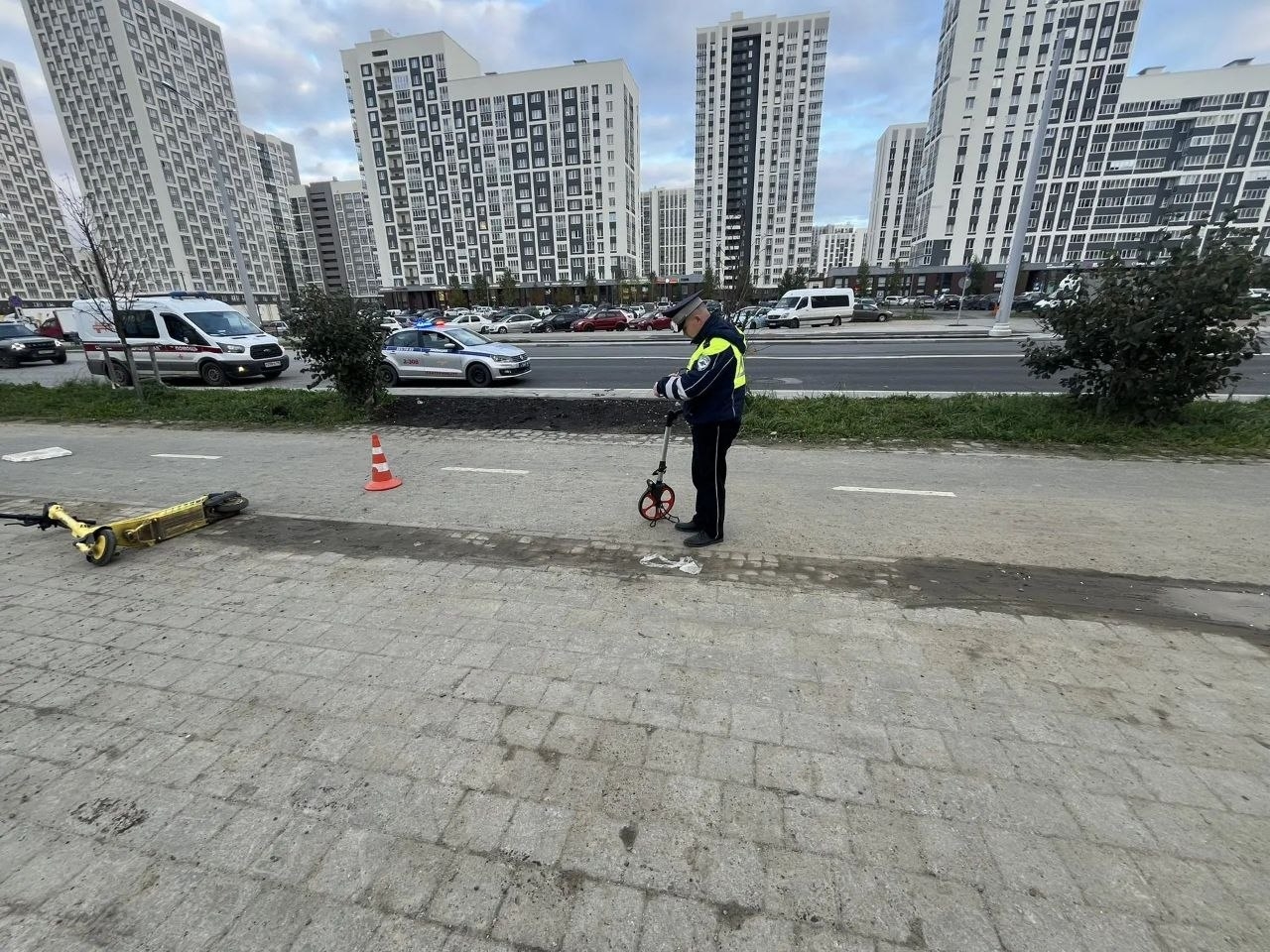 Сотрудники ГАИ на месте аварии
