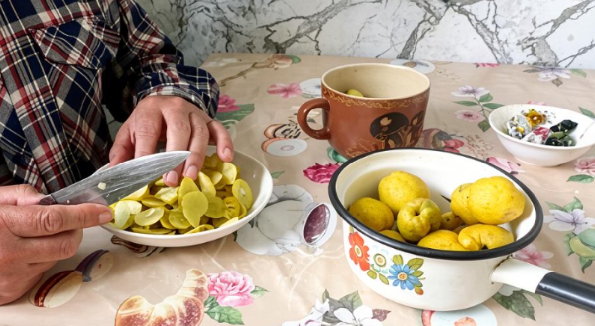 Варим варенье из айвы.