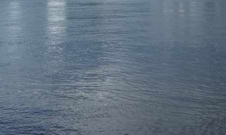 Водоем в ясную погоду