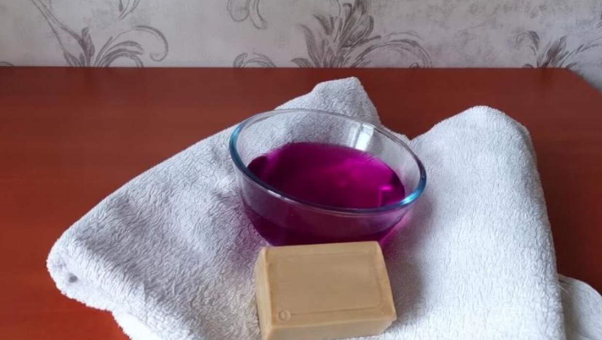 Смесь марганцовки с мылом.