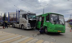 ДТП автобуса и грузовика