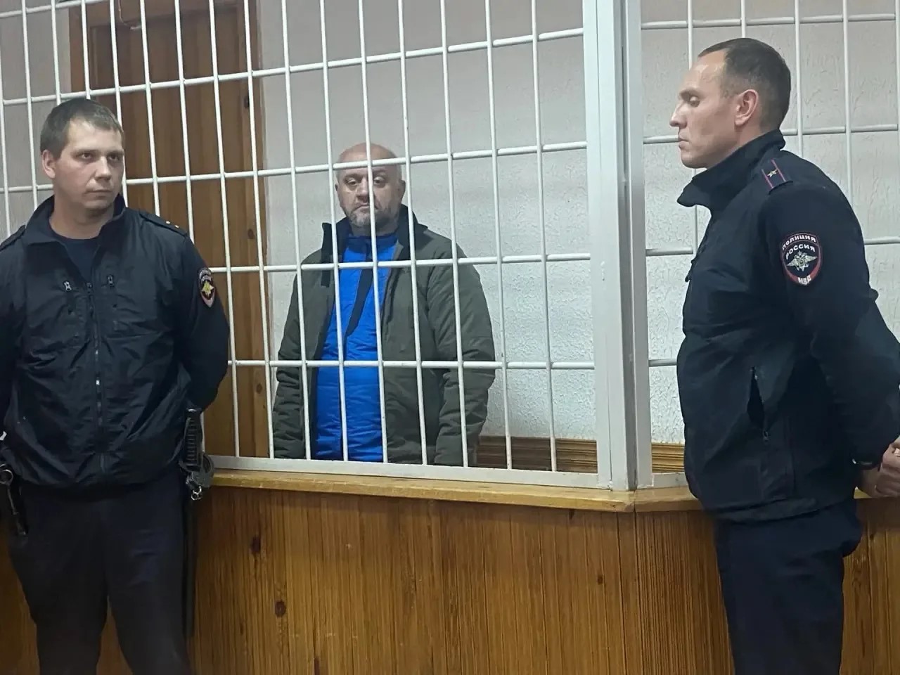 Преступник в камере