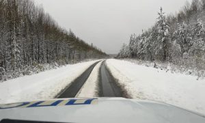 Снег на уральской трассе