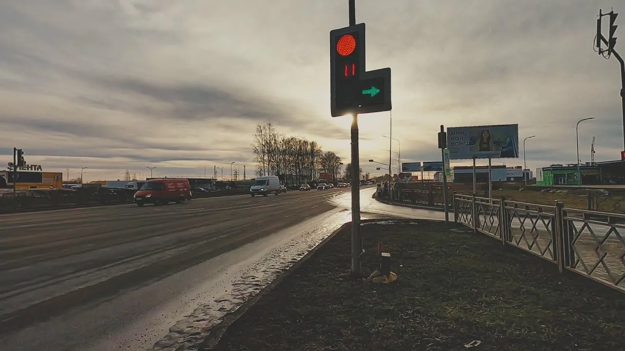 Светофор на перекрестке