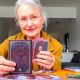 Женщина с книгой