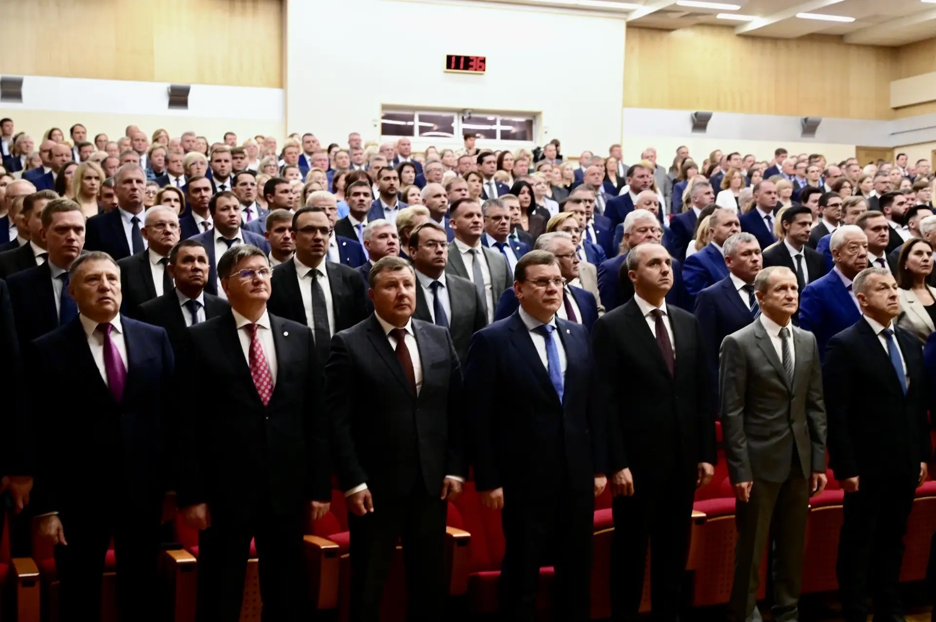 Заксобрание Свердловской области укомплектовали: Паслер напутствовал депутатов. Теги: Депутатский мандат, заседание парламента, Денис Паслер