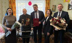 Свердловский фронтовик Алексей Быков встретил столетний юбилей: подвиги связиста. Теги: ветеран войны, ордена и медали, пожилой человек