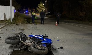 Трагедия в Туринске: ночная поездка на мотоцикле без прав обернулась смертью. Теги: разбитый мотоцикл, машина ДПС, место аварии