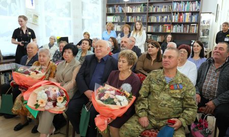 Нижний Тагил отметил шестерых лидеров за преданность родному краю. Теги: церемония награждения, торжественный зал, почетная грамота