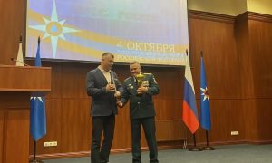 На заводе «КУЗОЦМ» назвали имя лучшего специалиста ГО на Среднем Урале. Теги: Награждение спасателей, Заводской цех, Почетная грамота