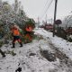Нижний Тагил накрыл первый снегопад: дорожники перешли на экстренный график. Теги: Снегоуборочная машина, заснеженная дорога, ночной город