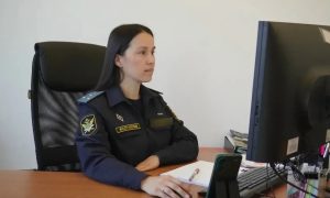 В Верхней Салде должник нашел сотни тысяч рублей после визита приставов. Теги: судебные приставы, деньги рубли, зал суда