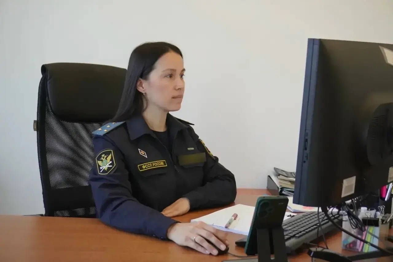 В Верхней Салде должник нашел сотни тысяч рублей после визита приставов. Теги: судебные приставы, деньги рубли, зал суда