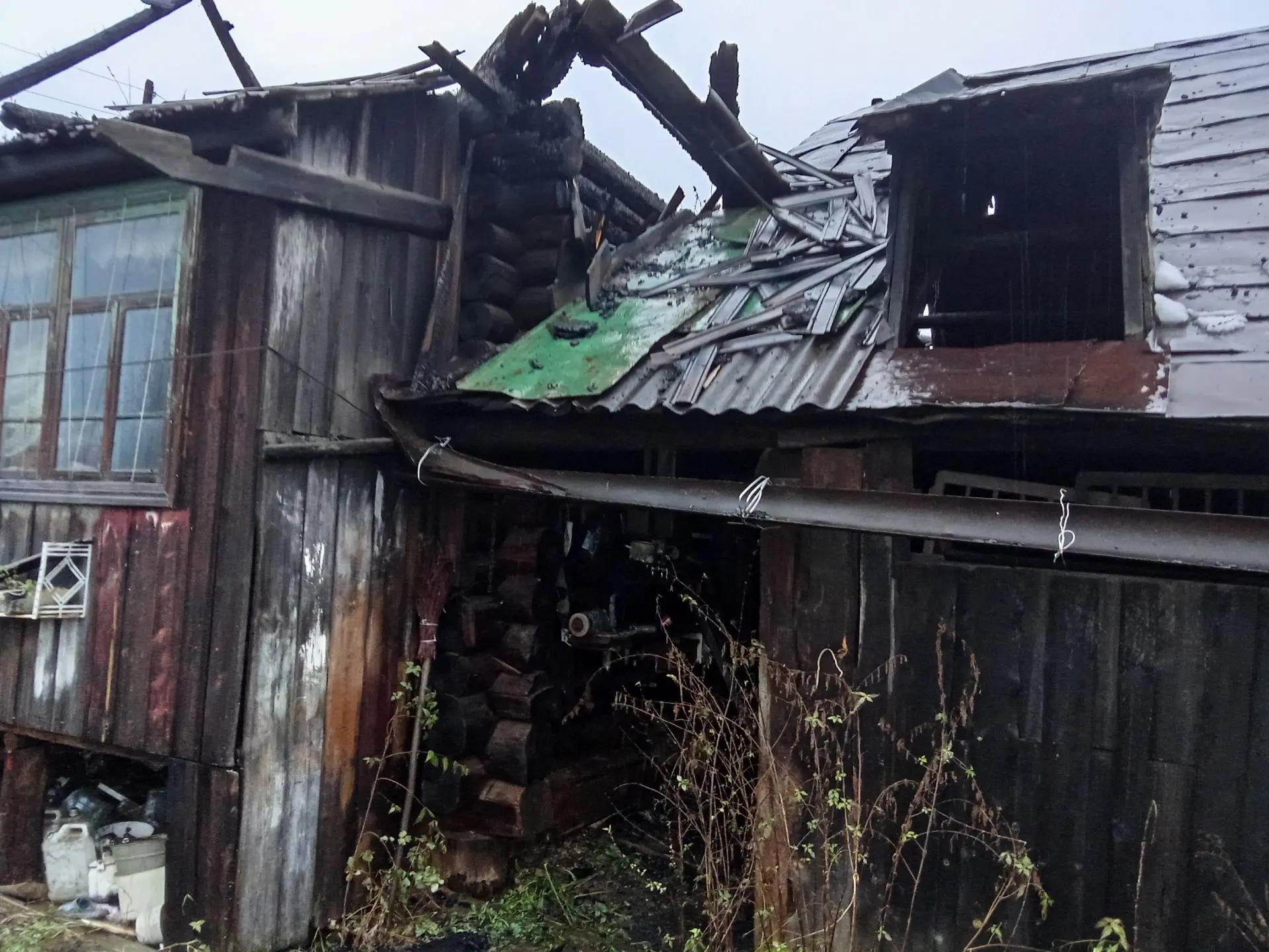 Пожар в поселке Воронцовка унес жизнь владельца частного дома. Теги: пожарная машина, сгоревший дом