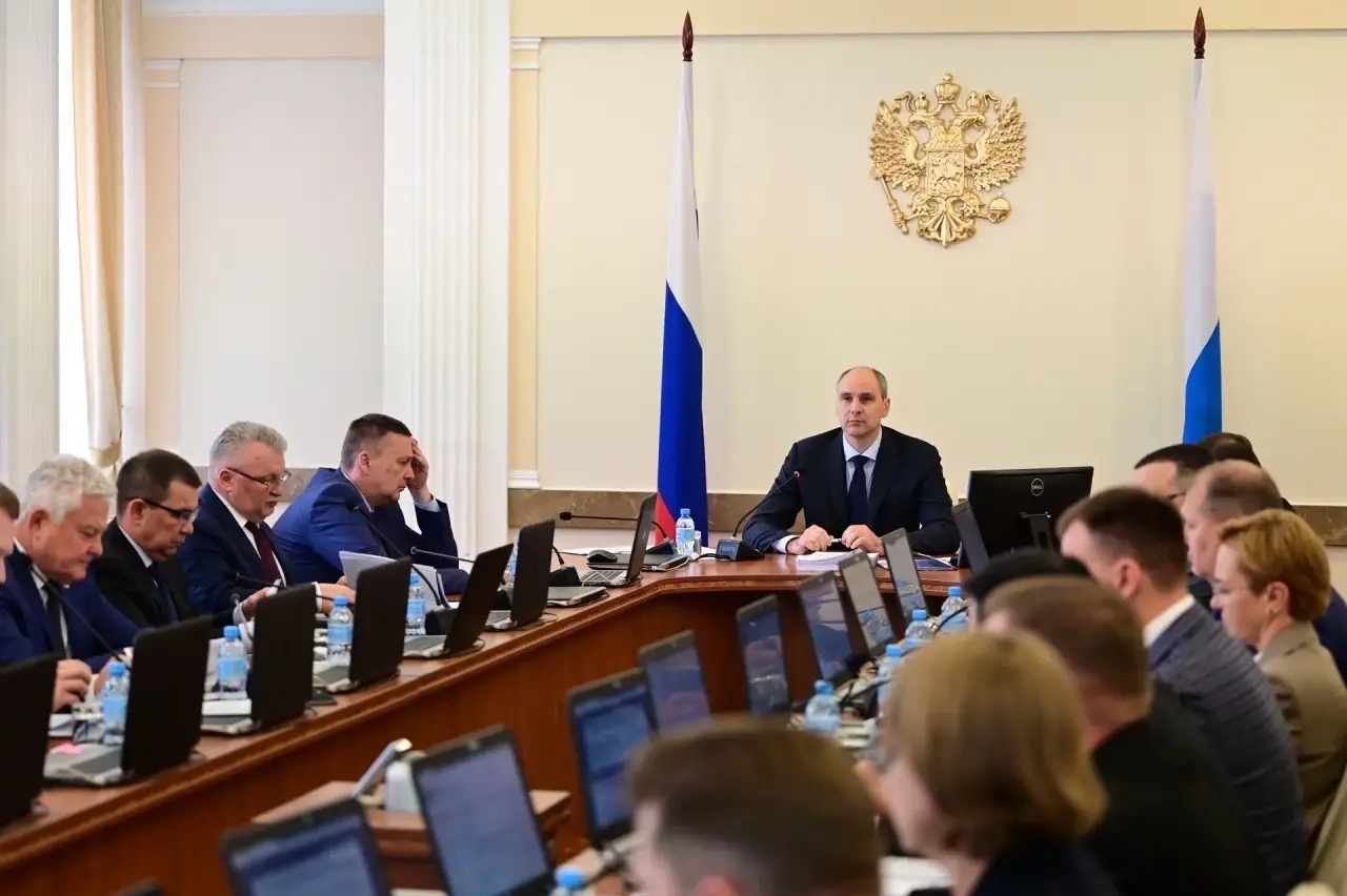 Денис Паслер перераспределил миллионы: какие уральские города получат помощь. Теги: Тепловые сети, Сельский дом культуры, Уборочный комбайн