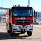 Кольцово проверил готовность к ЧС: на территории включили тревожные сирены. Теги: пожарный автомобиль, взлетно-посадочная полоса, учения спасателей