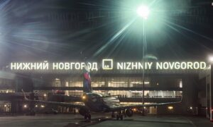 Соперники «Урала» застряли в аэропорту: вылет в Екатеринбург откладывали четырежды. Теги: Футбольный стадион, Самолет на взлетной полосе