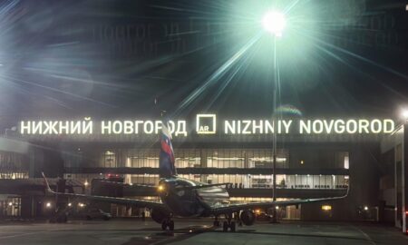 Соперники «Урала» застряли в аэропорту: вылет в Екатеринбург откладывали четырежды. Теги: Футбольный стадион, Самолет на взлетной полосе