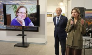 Ирина Глазунова объединила ценителей искусства Каменска-Уральского. Теги: Выставочный зал, мемориальный вечер
