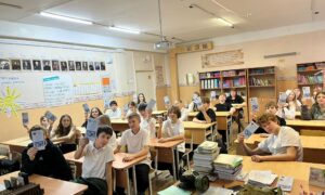 Школы Нижнего Тагила охватили масштабные учения по сигналу «Внимание Всем!». Теги: Спасатель МЧС, Дети в школе, Урок безопасности