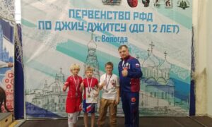 Бойцы из Полевского привезли 11 медалей с Первенства России по джиу-джитсу. Теги: поединок джиу-джитсу, спортивные медали