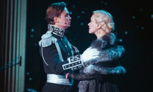 Свердловская музкомедия выступила на вековом юбилее театра в Хабаровске. Теги: театральная сцена, артисты на сцене, концертный зал