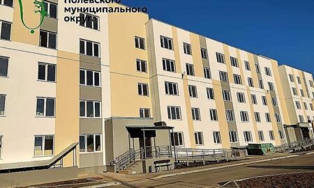 Полевской готовится к сдаче пятиэтажки с 90 квартирами для сирот. Теги: Новый жилой дом, Детская площадка во дворе, Приемка новостройки
