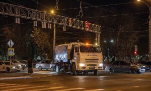 В Екатеринбурге внезапные проверки ДЭУ выявили первые сбои в графике. Теги: снегоуборочная техника, дорожные рабочие