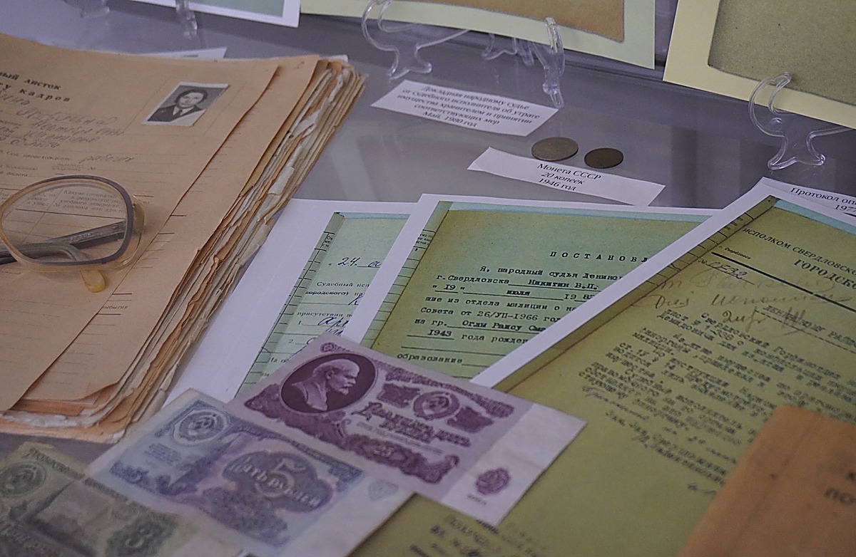 ФССП показала архивные документы судебных исполнителей 1980-х годов. Теги: архивные документы, музейная витрина