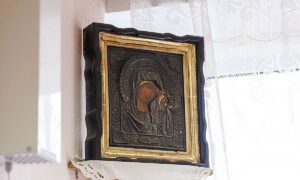 Центр Екатеринбурга парализует шествие: водителей ждут заторы. Теги: Крестный ход, перекрытие дороги, православный храм