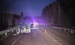 Трагедия на трассе под Шалей: погибли люди при лобовом ударе двух иномарок. Теги: разбитые автомобили, карета скорой помощи, экипаж ДПС