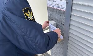 В Екатеринбурге закрыли кулинарию на Баумана из-за опасных нарушений. Теги: опечатанная дверь, санитарная проверка, закрытое кафе