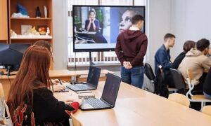 ЕАСИ отмечает юбилей: как готовит творческие кадры уникальный вуз Урала. Теги: студенты института, творческая мастерская