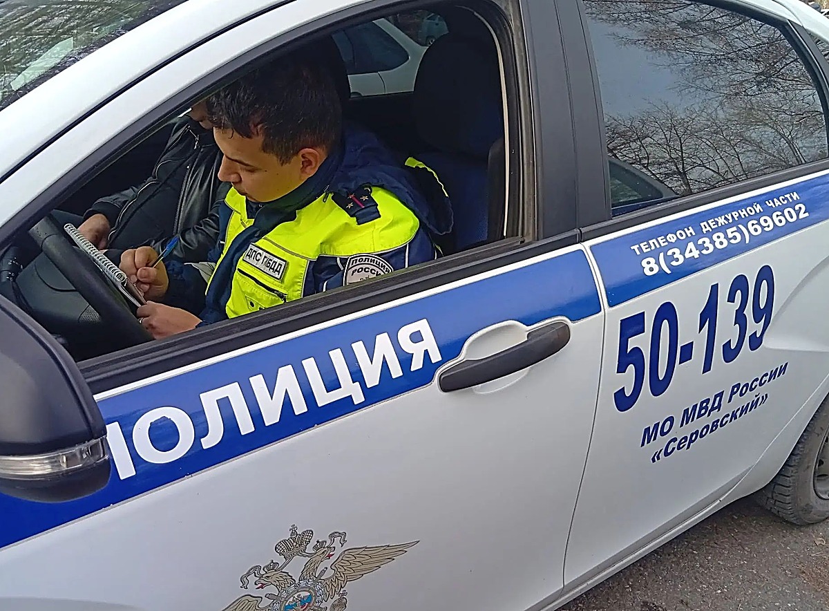 Свердловский чиновник поплатился за опасную поездку школьника на УАЗе. Теги: патруль ДПС, внедорожник УАЗ